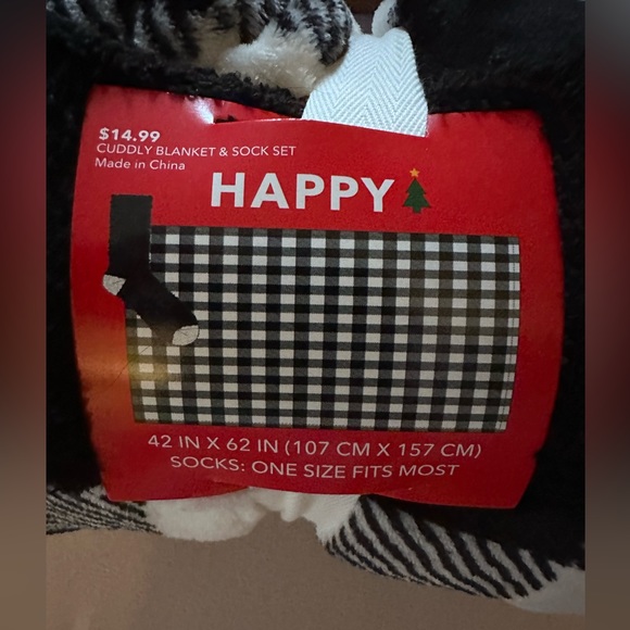 BRAND NEW•Cuddly Blanket & Sock Set• - Picture 2 of 2